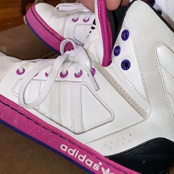 Adidas size men’s 9 in a 9/10 shape ! Men or women can wear them. - Picture 13 of 13